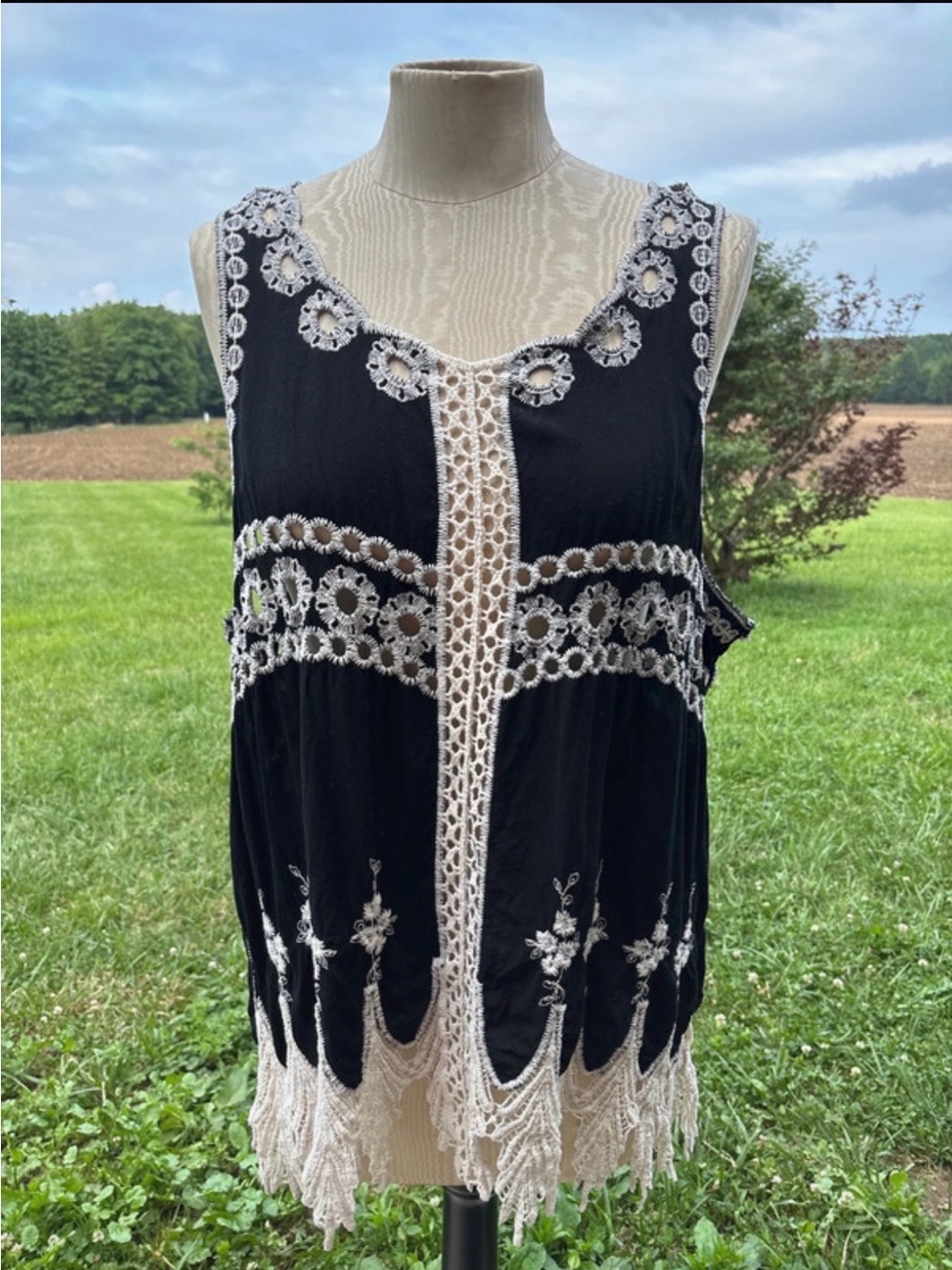 Highness boho black crochet embroidery tank top size S/M runs larger